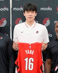 拓记：杨瀚森还未兑现天赋 目前看科沃德是更合适的选秀人选