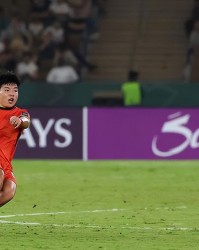 狼队官宣徐彬外租英甲队 最快7日晚迎首秀 仍可适时踢U21联赛|巴恩斯利|英格兰|哈维-巴恩斯|博尔顿|国足_新浪体育_新浪新闻